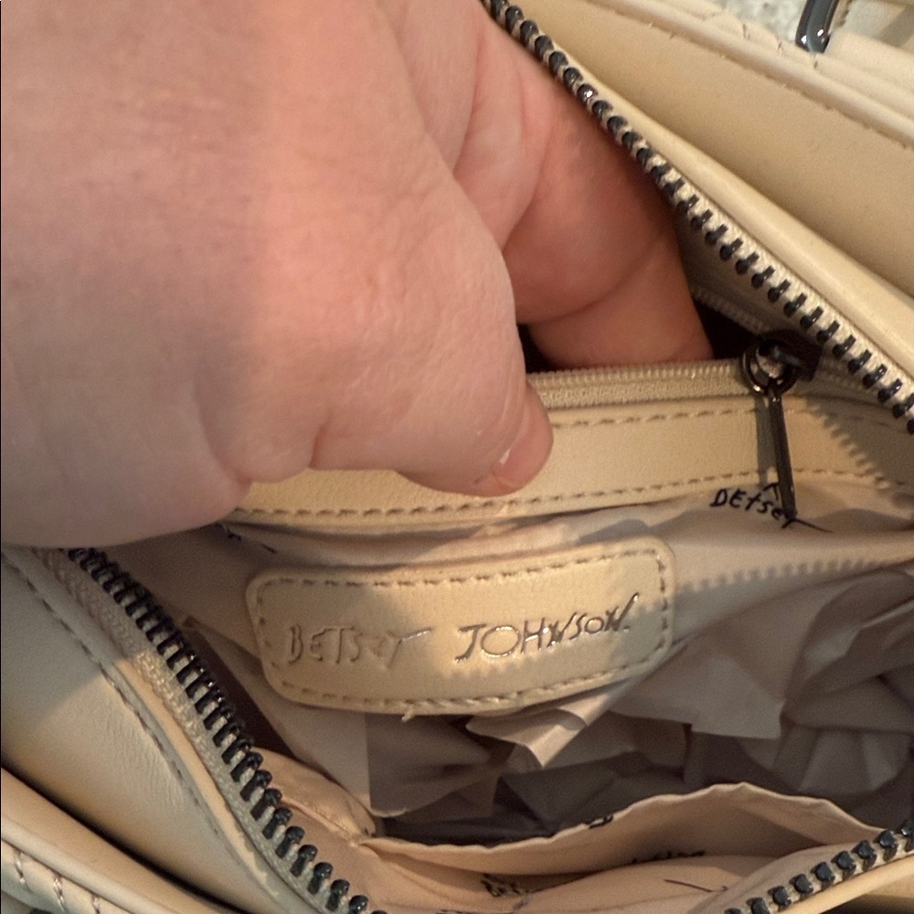 Betsey Johnson Cream Quilted Handbag with Heart Accents Crossbody - Picture 3 of 4